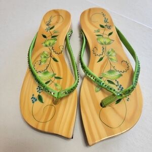 Hand painted oriental wooden clogs. Size Large with rubber bottoms.